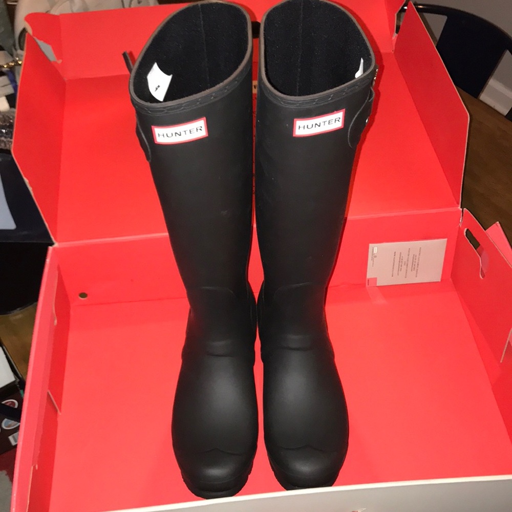 BRAND NEW Hunter tall black matte rain boots